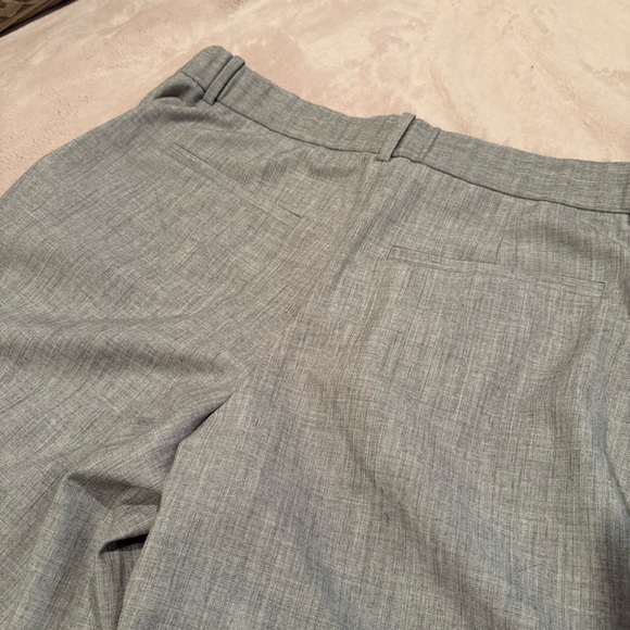 Abercrombie & Fitch Women's Slack Shorts - Picture 5 of 5